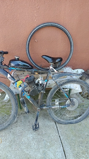 Vând bicicleta cu motor 100 CC 550 ușor negociabil 