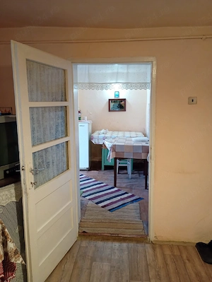Vând gospodărie tradițională cu casă și curte  - imagine 2