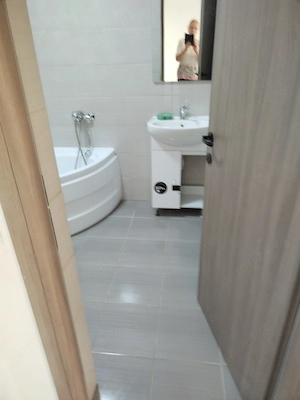 Închiriez apartament 2 camere - imagine 7