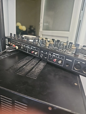 vand consola DJ 