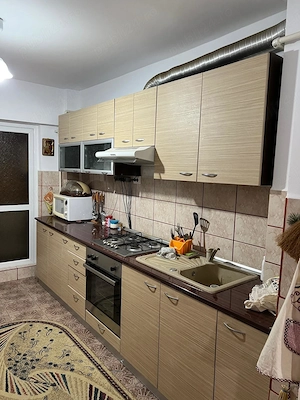 Apartament 3 camere decomandat, 70 mp, Buhusi   Central, zona linistita, mobilat - imagine 6