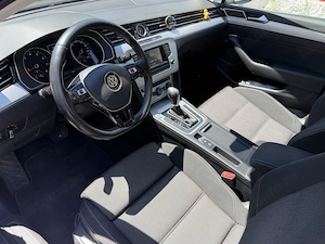 Proprietar ,vand VW Passat 2017,istoric service Porsche Nord,97.000 km - imagine 6