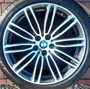 set jante Original BMW Seria 5 G30 G31 R 19 Styling 664M M550 Bicolor in 2 latimi jante față: 8Jx19 