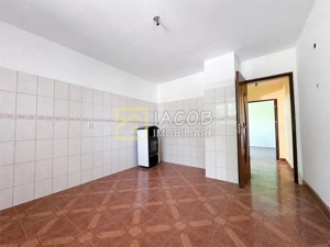 Pachet rural: apartament + bucatarie de vara + boxa+ 2.500 mp teren, Damienesti - imagine 3