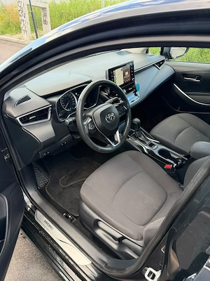 Toyota Corolla hibrid 2022 decembrie  - imagine 9