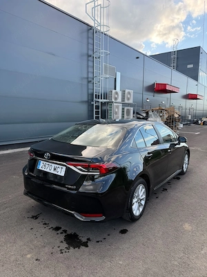 Toyota Corolla hibrid 2022 decembrie  - imagine 5