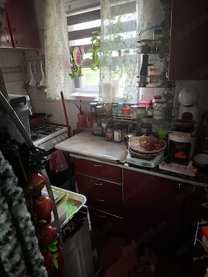 vind urgent garsoniera zona 6 vinatori etaj 1. 32600 euro 
