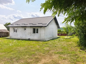 Casă parter de vânzare, 67 mp utili, teren 500 mp, front stradal, zona Erbiceni  - imagine 2