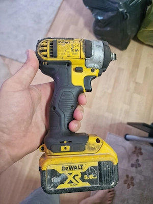 Filetanta cu impact 1 2 DEWALT Corp+Acumulator Stare buna dar patrat spart(Vezi poze)