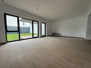 Casa individuala in oras. Concept deosebit. Carport. 