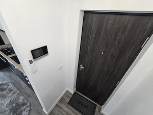 Nou. Complet mobilat si utilat. Zona Braytim. Asfalt. Curte proprie. - imagine 15