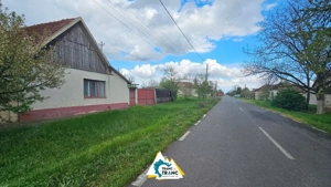 Casă cu 2 camere în stil tradițional, în Iratoșu - imagine 3