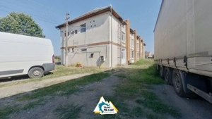 Clădire împunătoare de 540 mp pe 2 nivele în Sânnicolau Mic - imagine 4