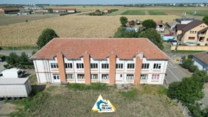 Clădire împunătoare de 540 mp pe 2 nivele în Sânnicolau Mic - imagine 17