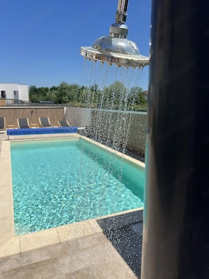 Nou. Piscina. Bucatarie separata. Mobilat si utilat LUX. Braytim - asfalt. - imagine 4