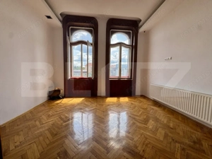 Vand apartament ULTRACENTRAL cu 2 camere - perfect pentru spatiu de birou - imagine 2
