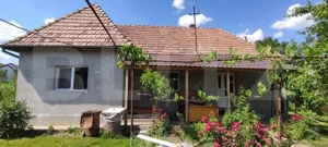 Casă de vânzare în Iclandu Mare – 3 camere, teren 2.323 mp, centrală termică 