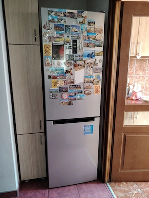 Vând combina frigorifica în stare foarte bună, 3 sertare congelator! 