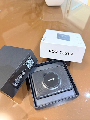 Adaptor Wireless CarPlay Android Auto pentru Tesla (Carlinkit T2C) - NOU