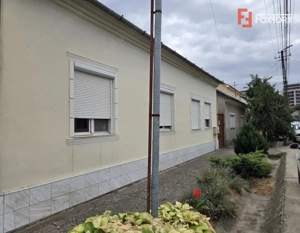 Casa individuala cu 4 camere, garaj si teren de 694 mp, zona Bujac Arad