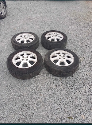 Vând jante de aluminiu cu cauciucuri pe 15