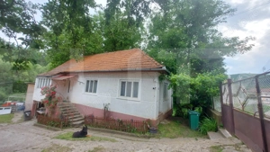 Valcele - 3 Case + 1.980 mp teren intravilan I Ape minerale și aer curat  - imagine 3