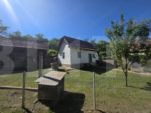 Casa traditionala din lemn in satul Zoltan