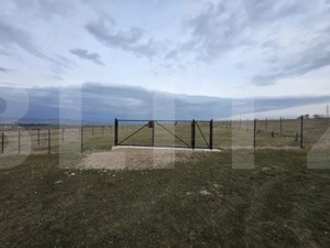 Teren intravilan imprejmuit intr-o zona panoramica - imagine 3