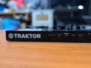 Consola Traktor S4 MK3