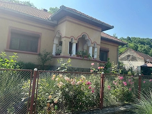 Vand Casa Moldova Noua