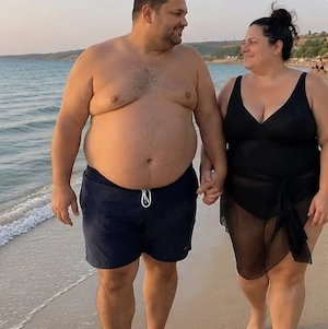 cuplu maturi 36 ani eu sotul 38 doi oamenii maturi discretie 100 .facem sedinta bds jucari masaji du