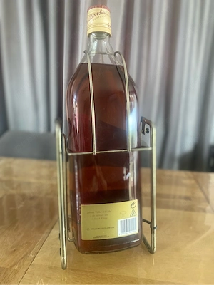 Johnnie Walker Red Label 4,5 L   sticlă de colecție, sigilată, cu suport original