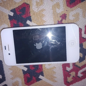 ipone 4 ramane asa cum e in poza 