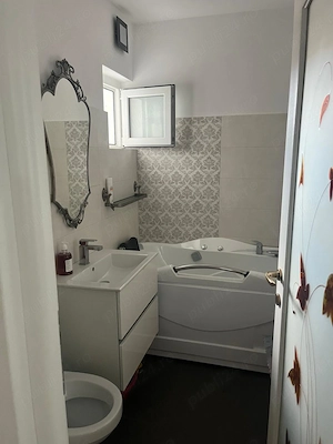 Inchiriez apartament zona centrala ,utilat ,modern - imagine 4