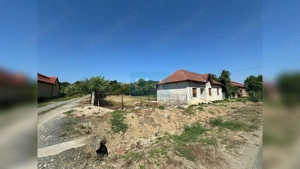Casa intr-o zona linistita, Bucosnita - imagine 10