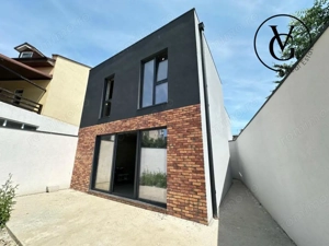 Vila YANG P+1: 189 mp construiți, curte, zona centrală a Constanței
