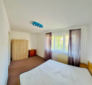 Închiriez apartament 3 camere în Reșița 