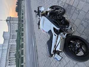 Triumph Speed Triple 1050 - imagine 2