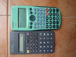 2 calculatoare de buzunar