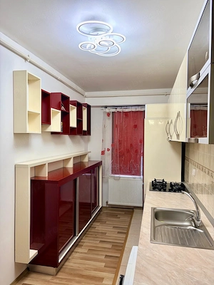 Proprietar, vând apartament 3 camere decomandat | Complet mobilat si utilat | Parcare privata - imagine 10