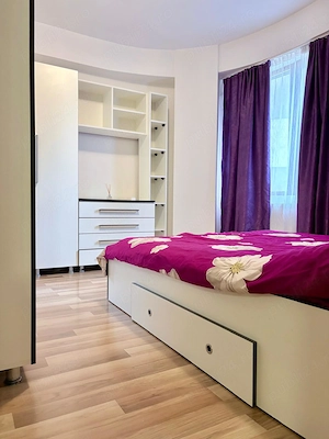 Proprietar, vând apartament 3 camere decomandat | Complet mobilat si utilat | Parcare privata - imagine 3