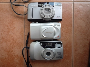 3 aparate foto cu film