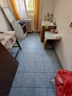 Vând apartament cu 2 camere confort 1 semidecomandat bloc de 4 etaje  - imagine 3