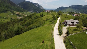 De Vânzare Teren intravilan 4.151 mp în Peștera (Bran-Moeciu)   Izvor Propriu & Proiect DTAC inclus