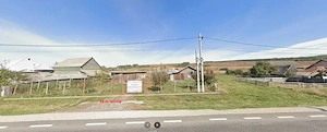 Casa, teren 10 000mp, curent trifazic, puturi, apa curenta, gaz metan la poarta - imagine 2