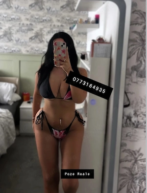 Bruneta Super Hot, Singura in Locatie 