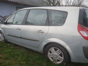 dezmembrez renault grand scenic  - imagine 2