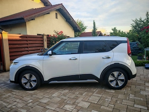 Kia Soul Premium, baterie 64 kwh, autonomie 460 km, 204 CP putere - imagine 3