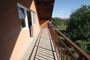 Vand casa deosebita, ideal pentru 2 familii Biled SAU SCHIMB - imagine 8