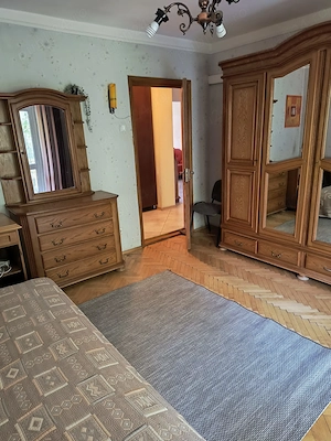 Apartament 3 camere bloc tip vila targu cucu